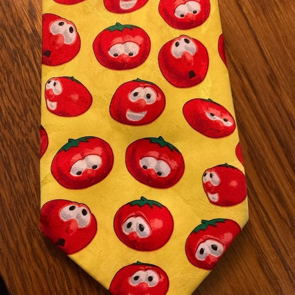 Veggie Tales Novelty Neck Tie Bob the Tomato EUC Eagles Wings